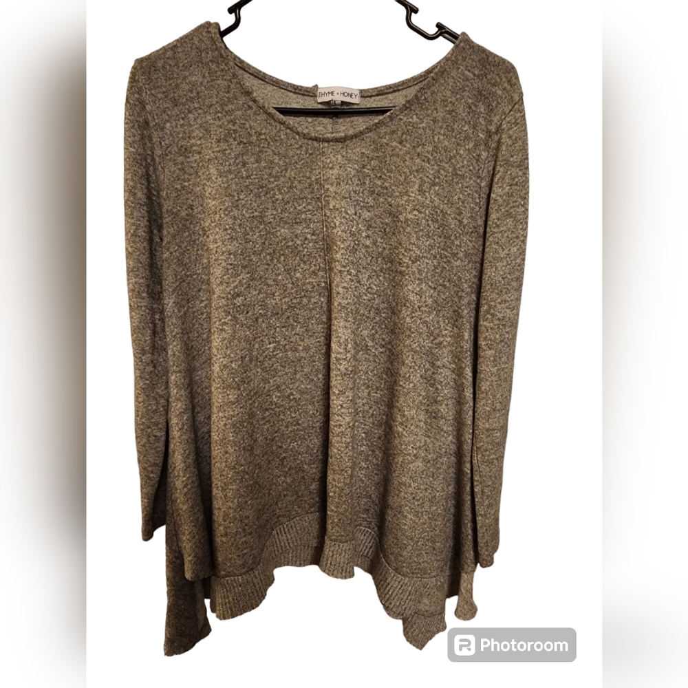 Thyme & Honey Gray Top • Size L